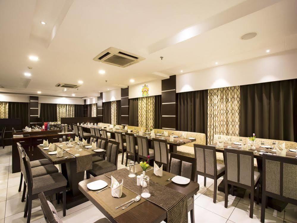 Oyo Rooms Near Cosmos Mall Siliguri Bagian luar foto