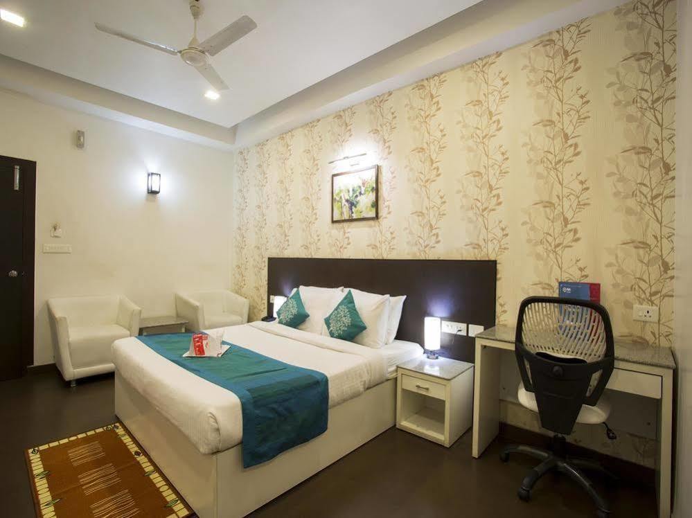 Oyo Rooms Near Cosmos Mall Siliguri Bagian luar foto