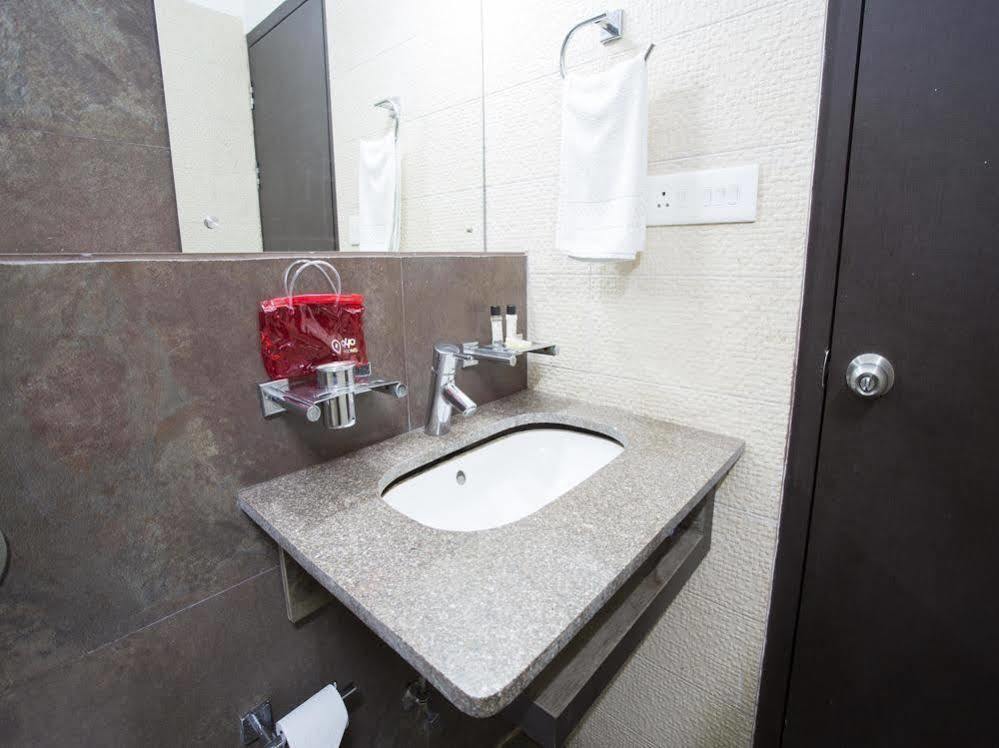 Oyo Rooms Near Cosmos Mall Siliguri Bagian luar foto