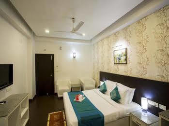 Oyo Rooms Near Cosmos Mall Siliguri Bagian luar foto